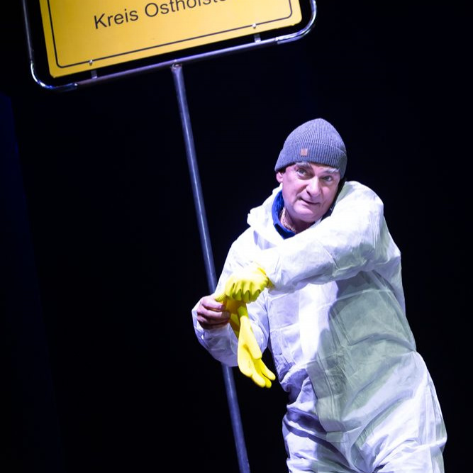 Lahola_Kammerspiele_Tatortreiniger_Szenen-3